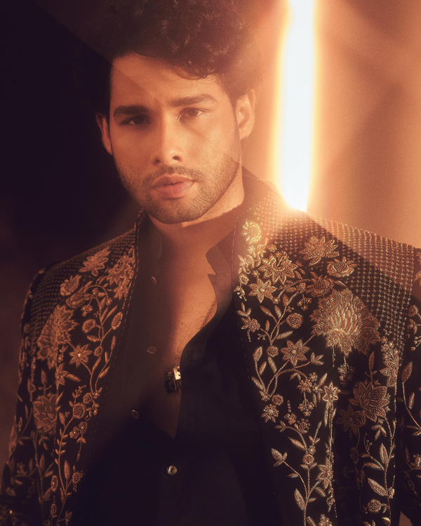 Siddhant Chaturvedi in Infinity Crystal Necklace - Monochrome